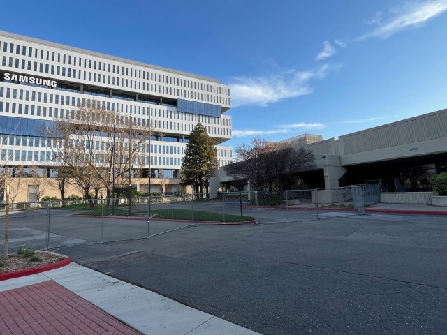 tech-titans-strike-deal-for-purchase-of-big-san-jose-office-building-2, 9837824,